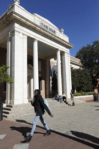 Seeking students, public colleges reduce out-of-state&nbsp;prices