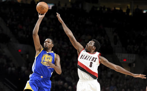 Curry out, but Warriors hold off Blazers&nbsp;113-111