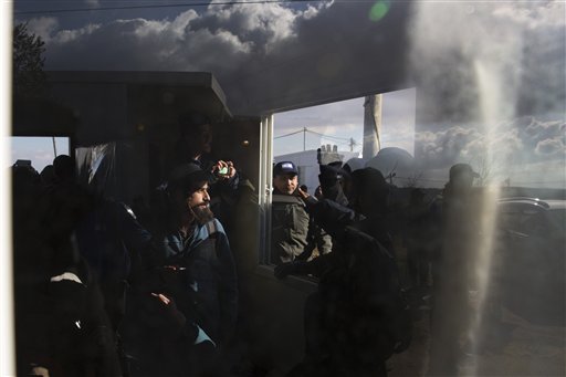 Israeli forces begin evacuation of West Bank&nbsp;outpost