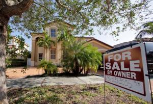 This Dec. 7, 2016 file photo shows a house for sale, in Hialeah, Fla.  Americans shrugged off rising mortgage rates and bought existing homes in January 2017 at the fastest pace since 2007. The National Association of Realtors on Wednesday, Feb. 22, 2017, says home sales rose 3.3 percent last months from December to a seasonally adjusted annual rate of 5.69 million. (AP Photo/Alan Diaz, File)