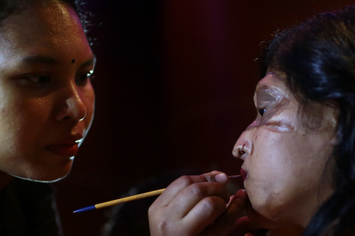 Acid victims redefine beauty in Bangladesh fashion&nbsp;show
