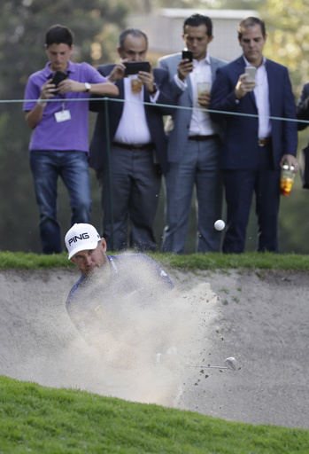 Good ribs, bad stomach, and McIlroy 1 off lead in&nbsp;return