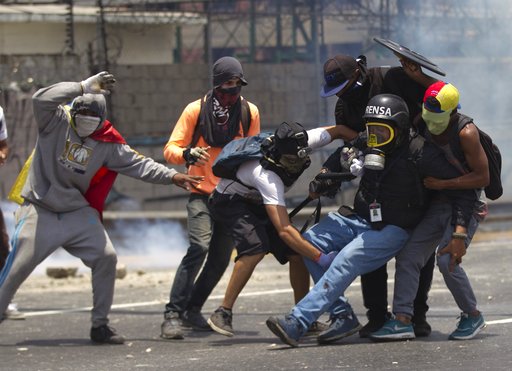Venezuela protesters target Maduro, vow to keep up&nbsp;pressure