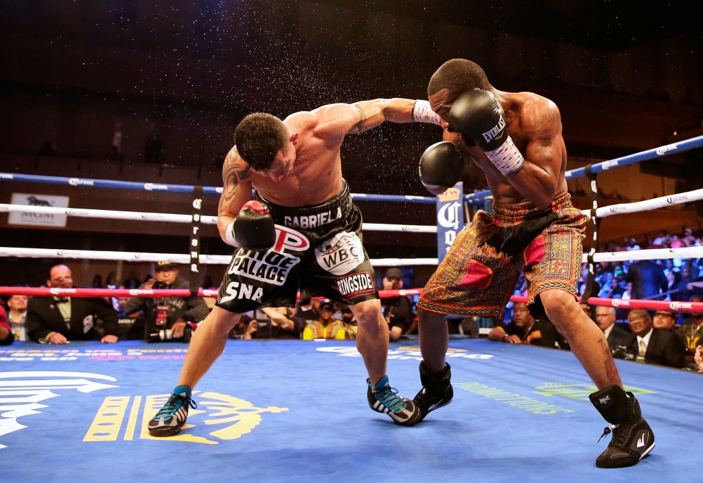 Russell stops Escandon to retain WBC featherweight&nbsp;belt