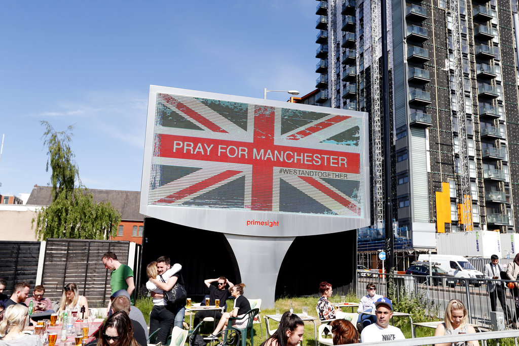 Manchester police name bomber, hunt for&nbsp;accomplices