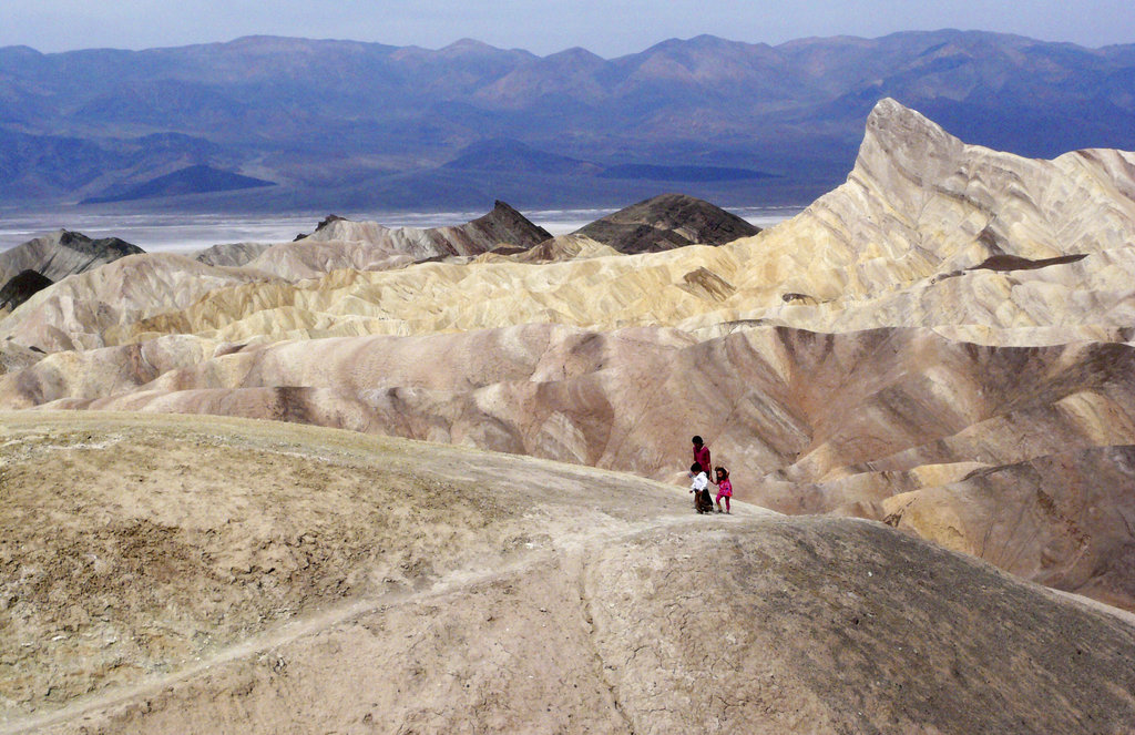 Tourists descend as temperatures climb in Death&nbsp;Valley