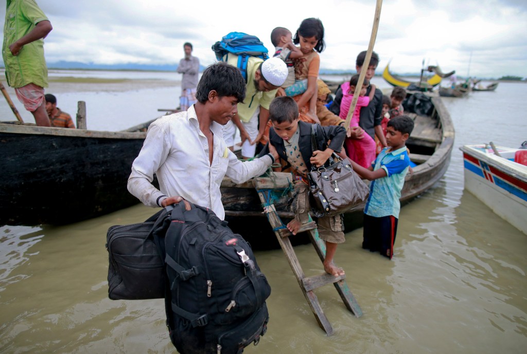Boats carrying fleeing Rohingya sink in Bangladesh; 26&nbsp;dead