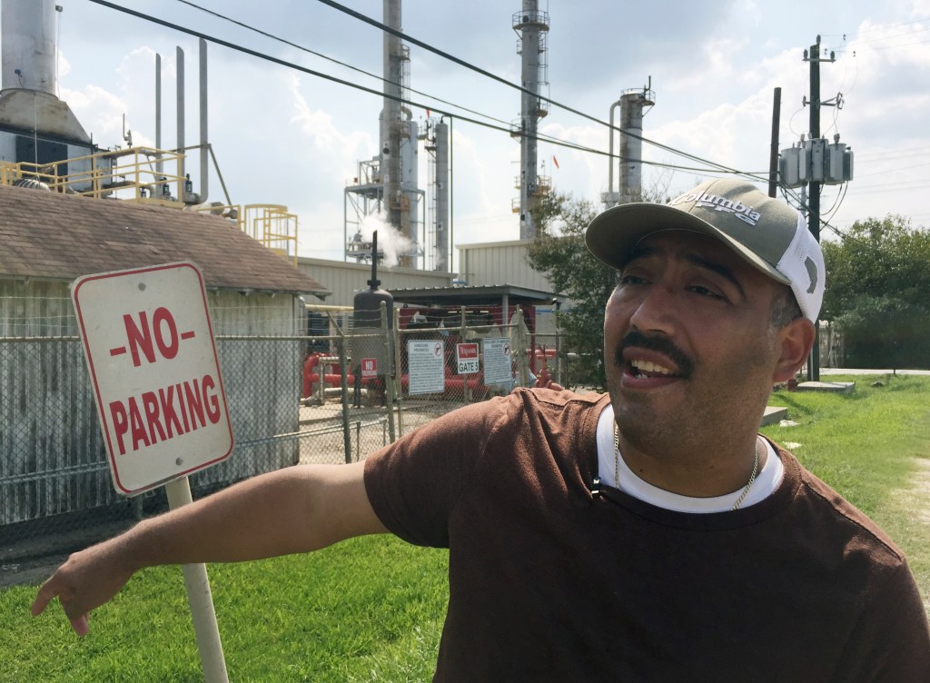 Residents cough, rub eyes in Harvey pollution&nbsp;spike
