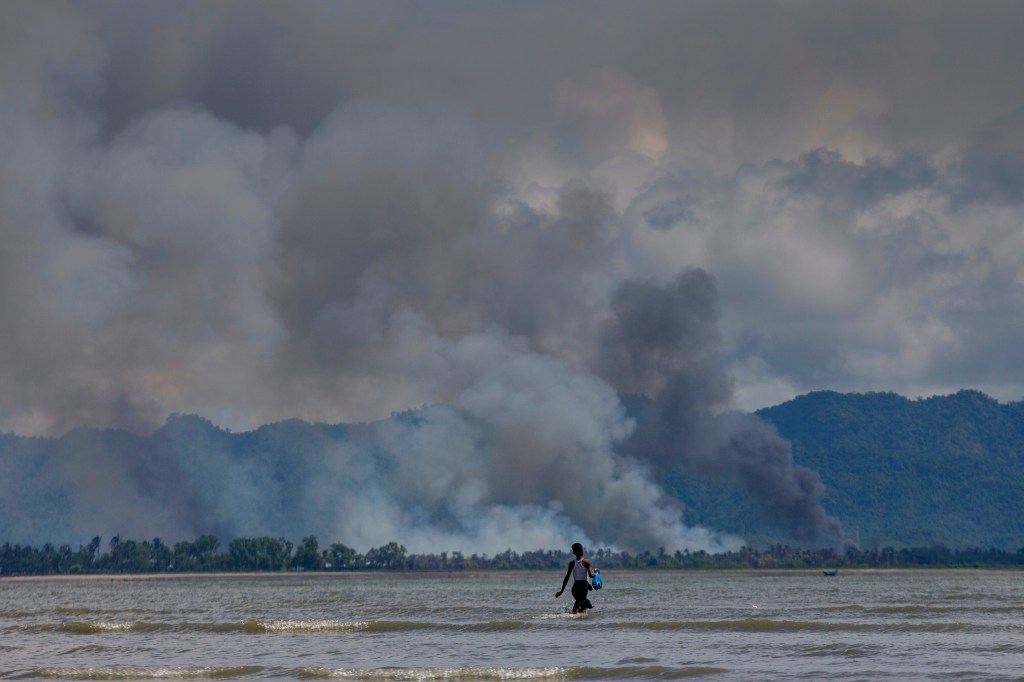 Fleeing Rohingya Muslims watch as homes burn in&nbsp;Myanmar