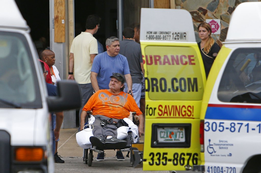 Seniors fight post-hurricane heat with Popsicles,&nbsp;compresses