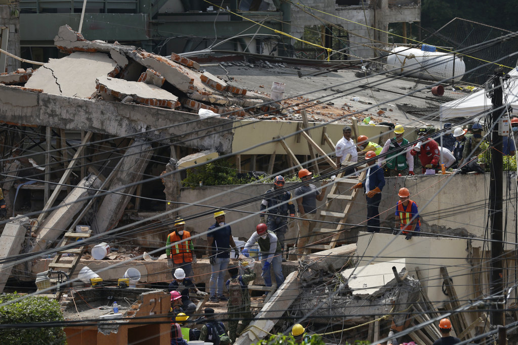 Mexico quake rescuers race to free girl, other&nbsp;survivors