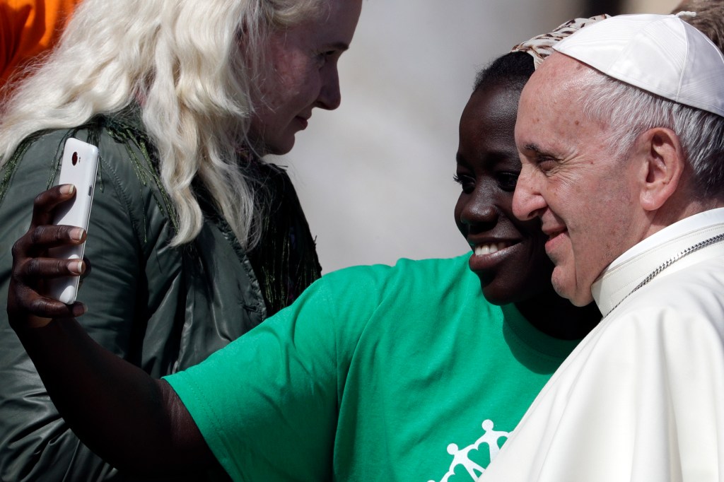 “Don’t be afraid!” Pope starts campaign to promote&nbsp;migrants