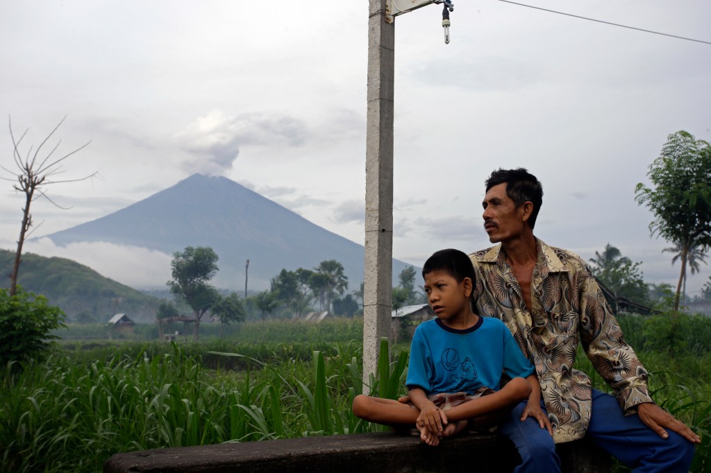 Stranded in Bali tourists lampooned online for&nbsp;complaints